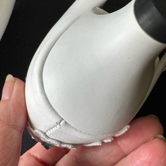 White leather bridal shoes with floral appliqué - Picture 8 of 12